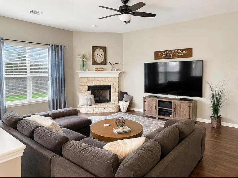2304 Kristen Ln — Photo 5