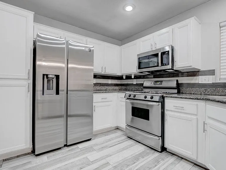 6469 Abbey Door Ct — Photo 24