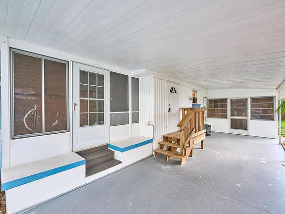 3rd image of 7965 SE WREN Avenue