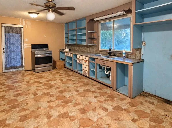 18805 Mitchell Rd, Wapakoneta, OH 45895