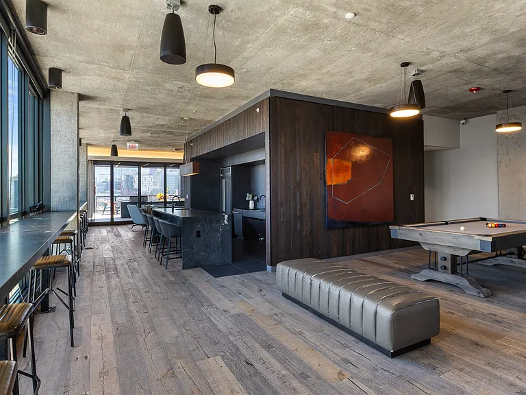 Community Lounge at The Mason Apartments in Chicago, IL 60607