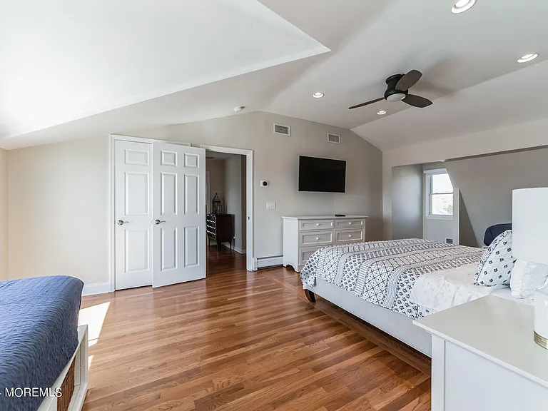 340 Bay Ln — Photo 65