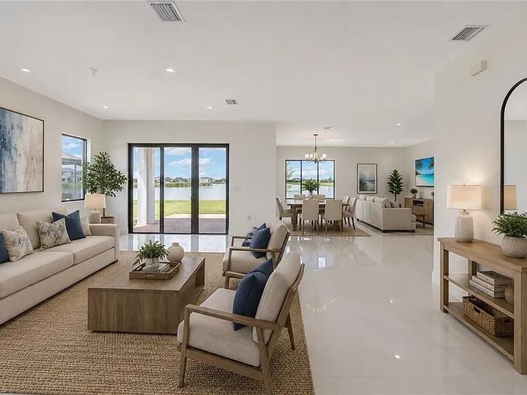 4775 Quercia Dr — Photo 3