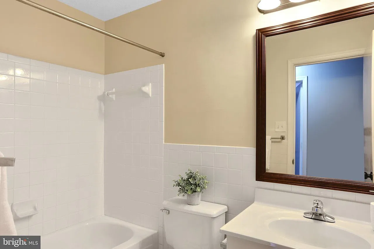 3 bed, 971 sqft, $2,500 — Photo 4
