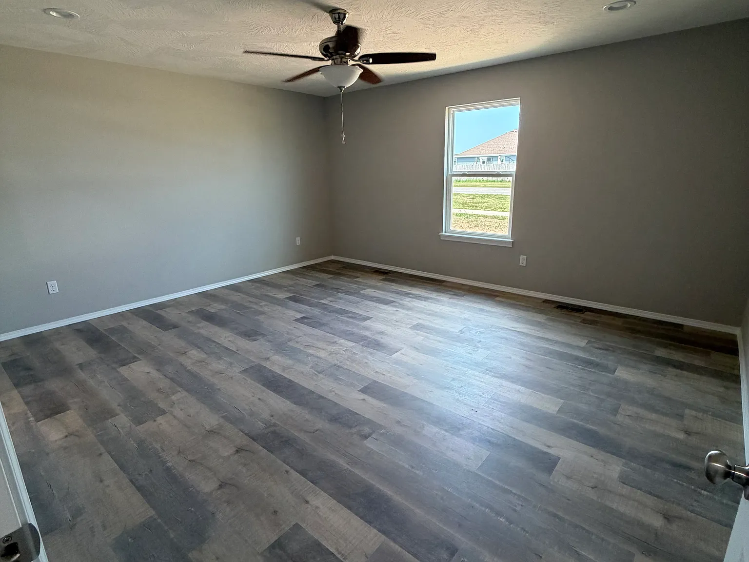 4 bed, 1485 sqft, $1,950 — Photo 4