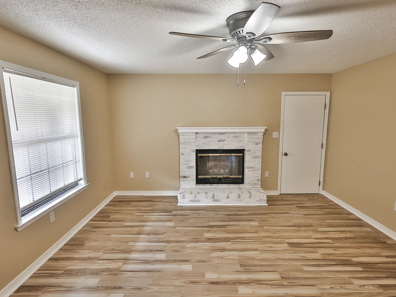 3 bed, 1178 sqft, $1,695 — Photo 3