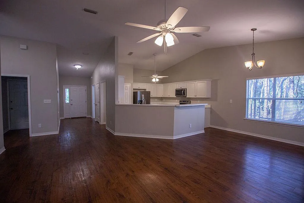 3 bed, 1500 sqft, $2,600 — Photo 4