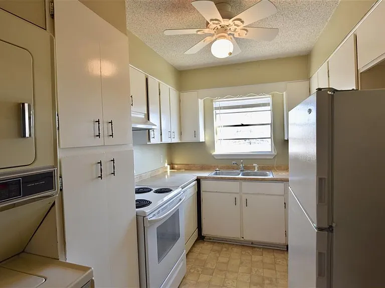 100 Royal Way Dr #4D — Photo 5