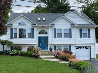 91 Maple Rd, Kings Park, NY 11754