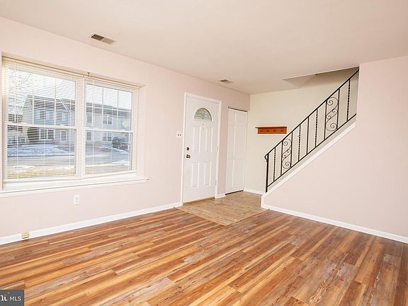 3rd image of 225 Cedar Dr