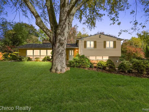 1585 Kingsmere Cir, Rochester Hills, MI 48309