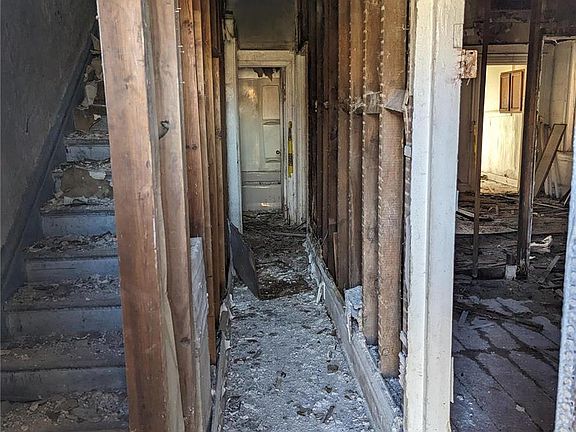 4th image of 2134 E Alice Ave