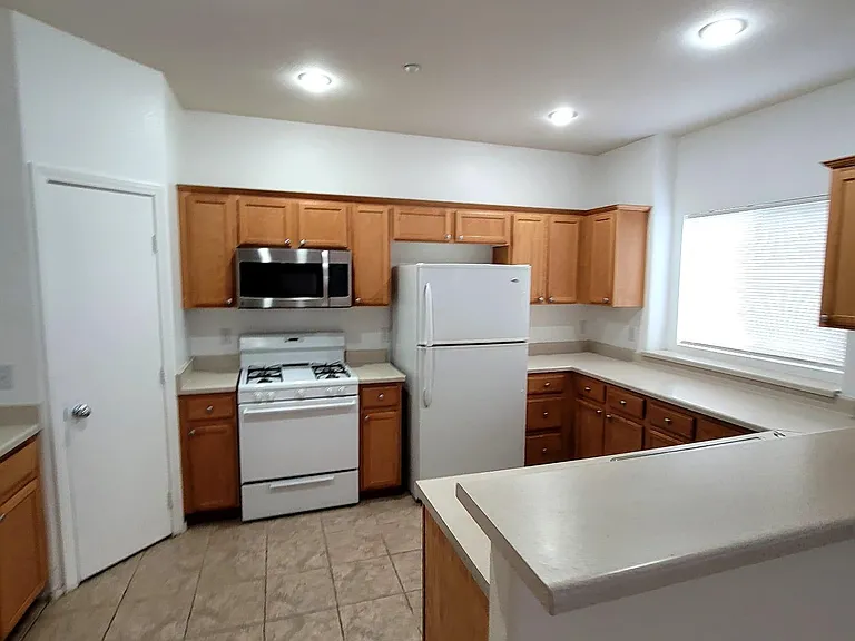 5985 Nuevo Leon St #2 — Photo 11