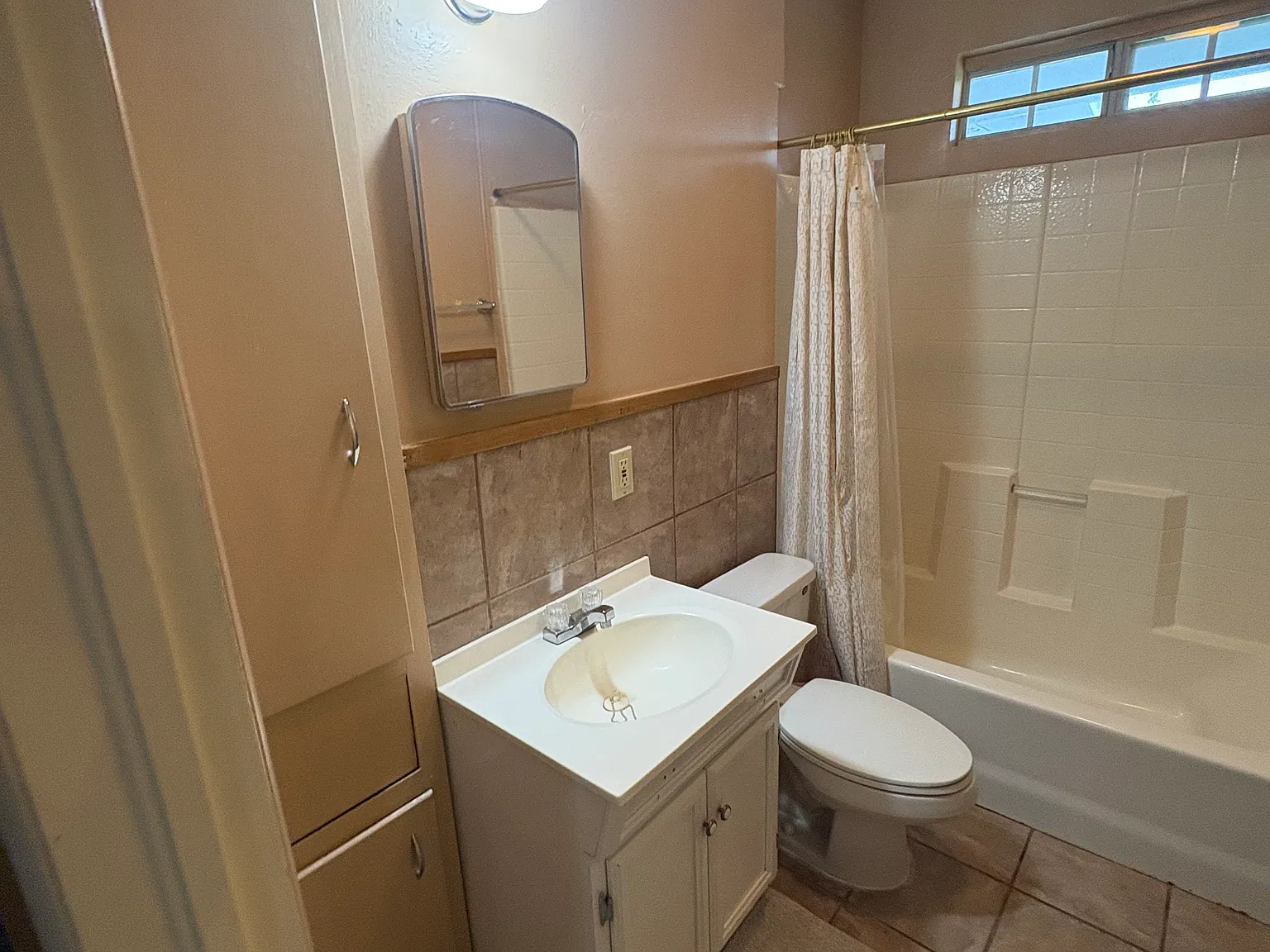 3 bed, 1290 sqft, $1,600 — Photo 4