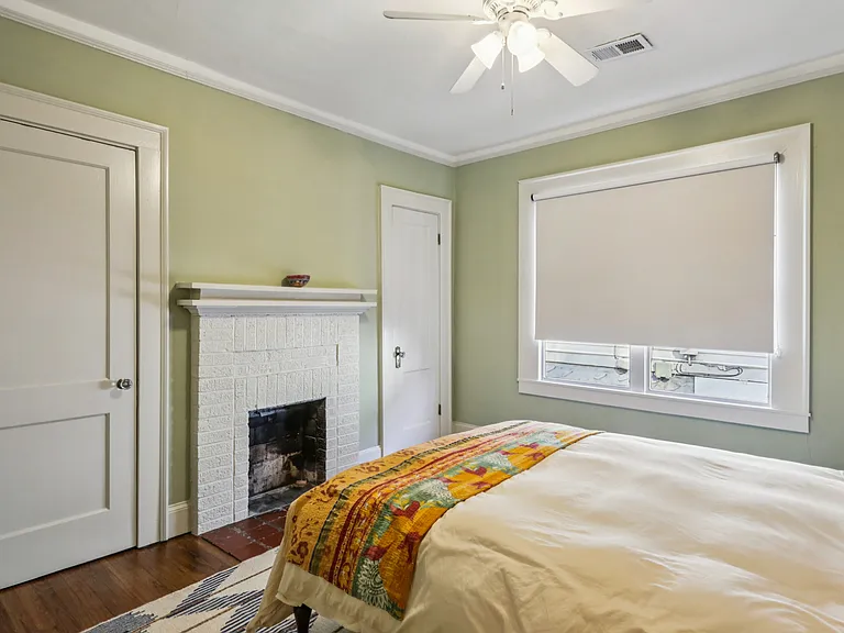 807 Lake Ave NE — Photo 16