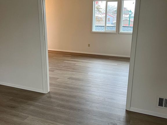 4th image of 101 W 2nd St #1
