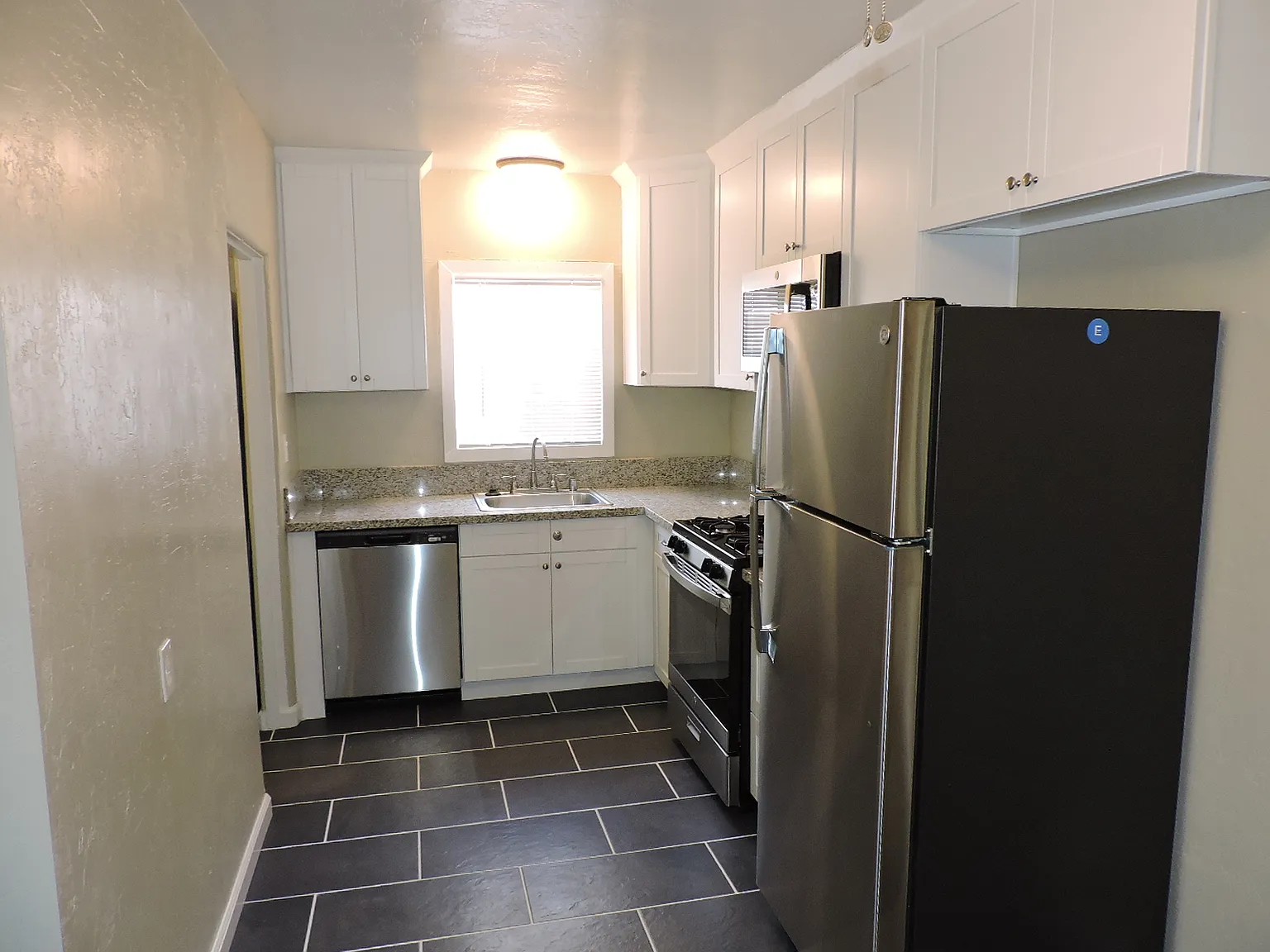 2 bed, 900 sqft, $2,295 — Photo 4