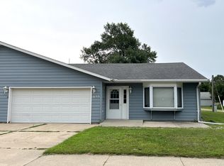 1153 5th Ave, Windom, MN 56101