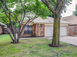 10713 Tall Oak Dr, Fort Worth, TX 76108