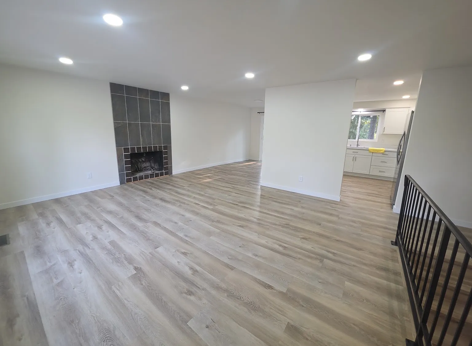 4 bed, 1690 sqft, $3,350 — Photo 2