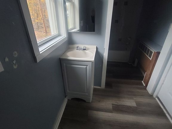 4th image of 90 Champlin Ave APT 1