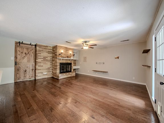 4th image of 807 Eastcliff Dr