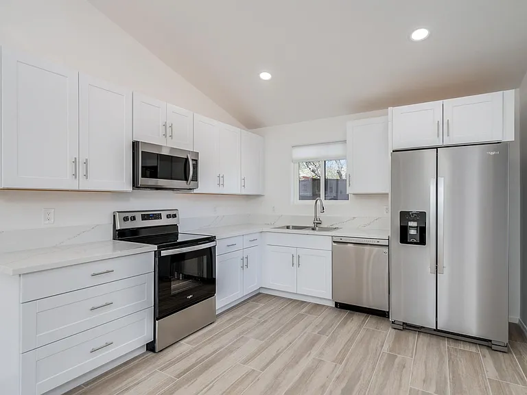 1120 E Waverly St #2 — Photo 15