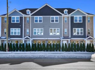 5910 Square Lake, Troy, MI 48085