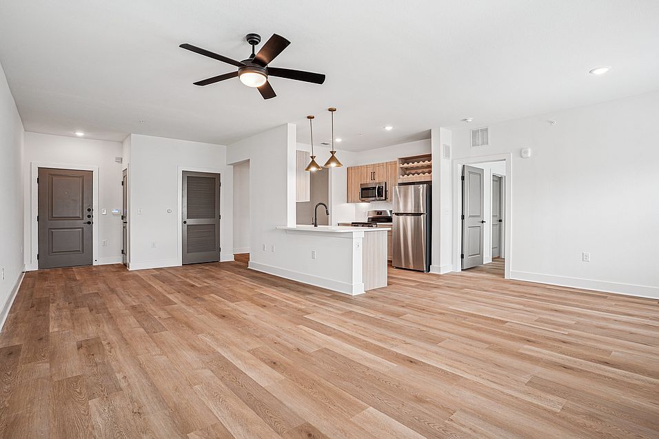 Unit 1346, Unit 1105, Unit 1347, Unit 1305