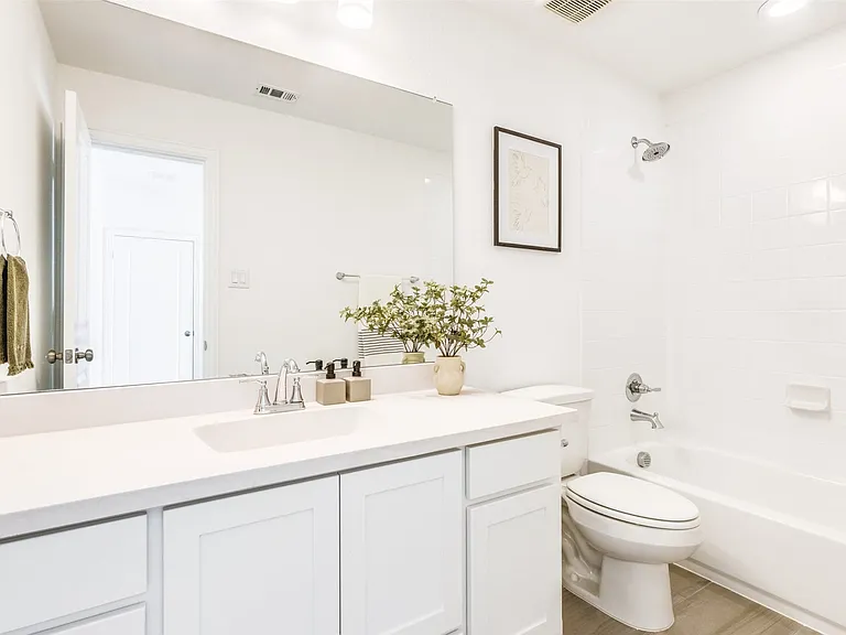 4221 Sandhills Ln — Photo 25