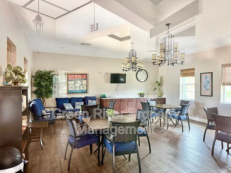 278 Pickett Dr — Photo 42