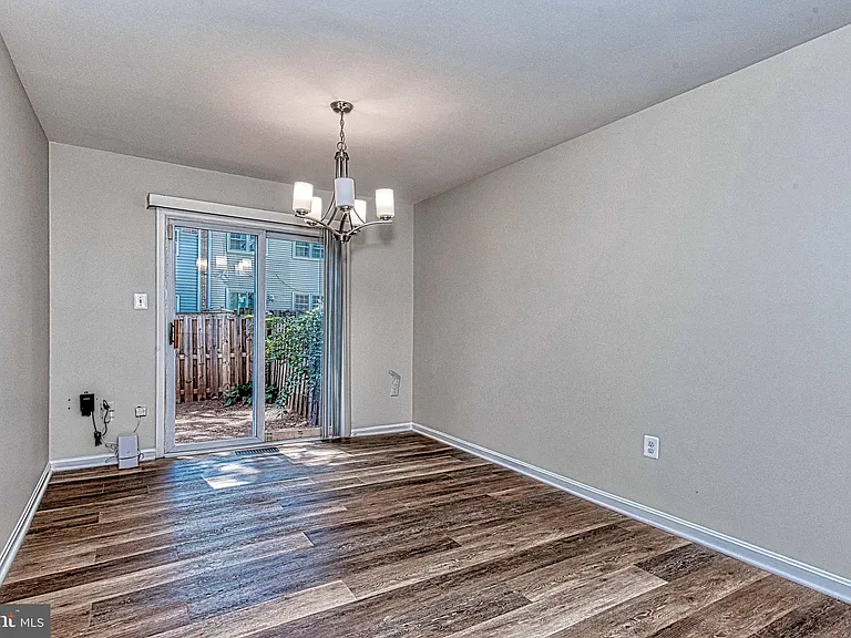 8467 Ivy Glen Ct — Photo 9