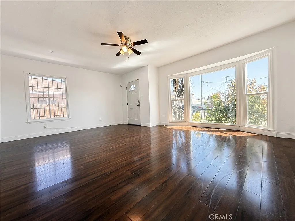 2 bed, 844 sqft, $3,050 — Photo 2