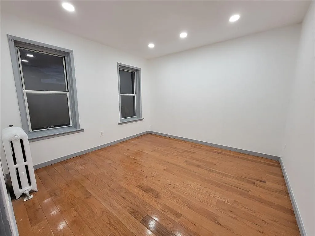 4 bed, 1.0 bath, 1100 sqft, $3,753 — Photo 2