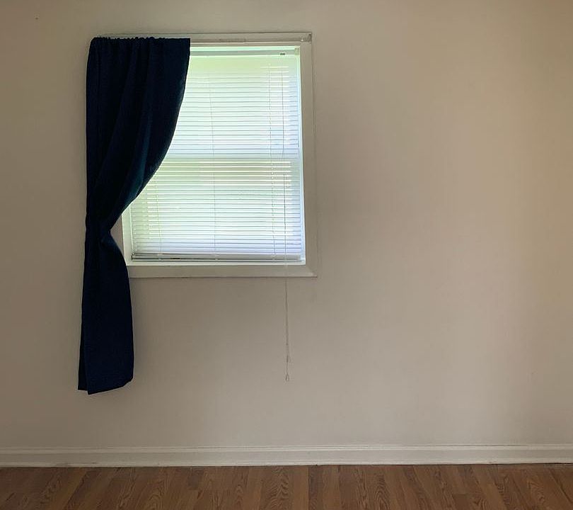 2nd image of 103 Roosevelt St