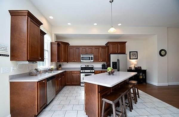 1st image of 389 Hartford Ave #389