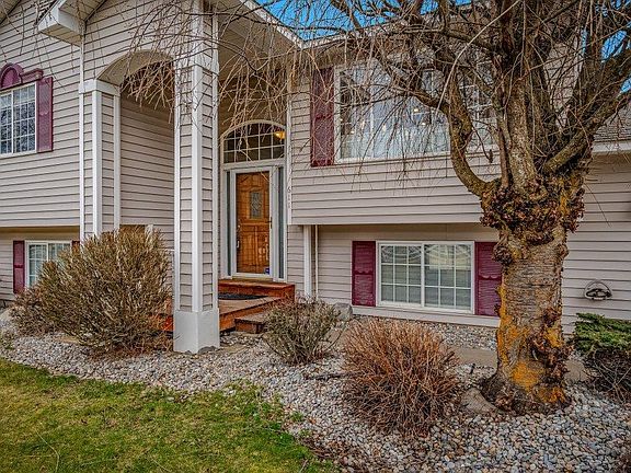 2nd image of 611 S Barker Rd