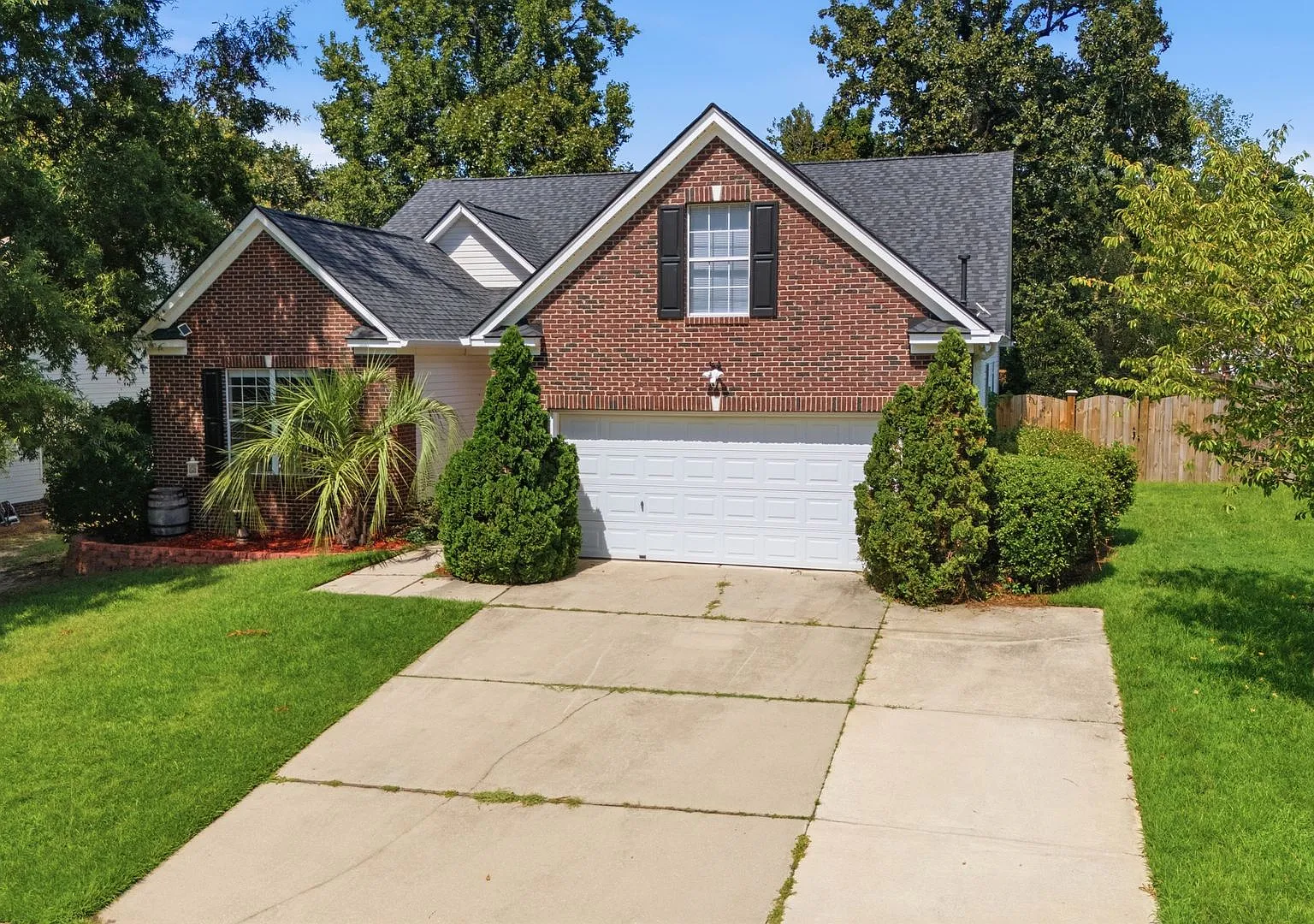 4- Bedroom House — Photo 2