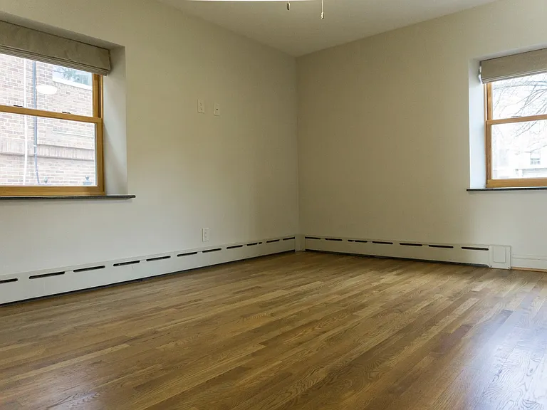 905 Delaware Apartments — Photo 15