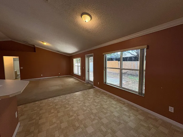 104 Herring Ln — Photo 4