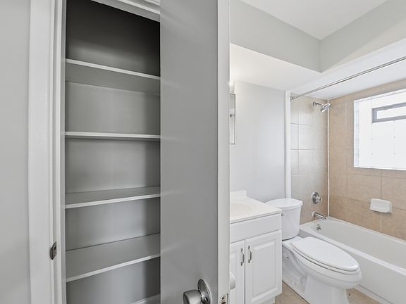 5th image of 4118 Eileen Dr APT 3