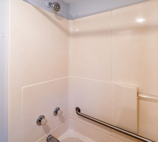 608 S Milton Ave — Photo 2