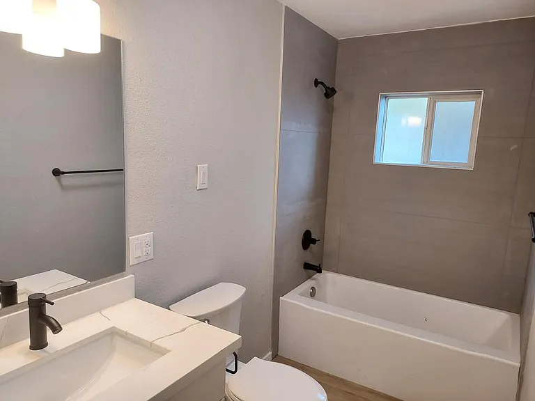 700 Aberdeen Ave NE #702 — Photo 6