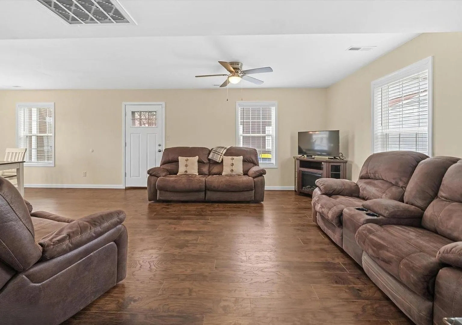 Move-In Ready 3-Bedroom Home Near Bowers Beach — Photo 4