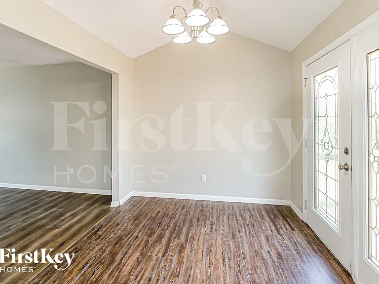 8418 NW 68th St — Photo 5