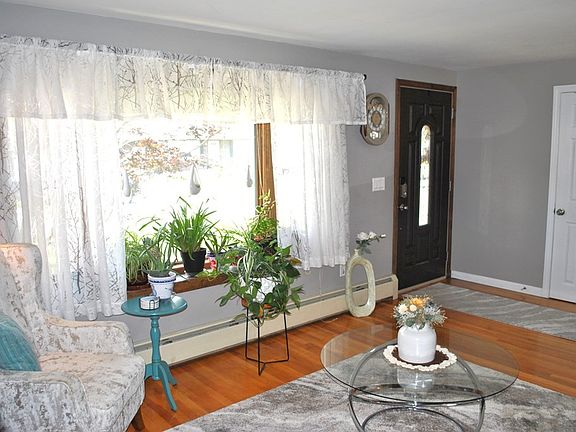 3rd image of 40 Sanborn Dr