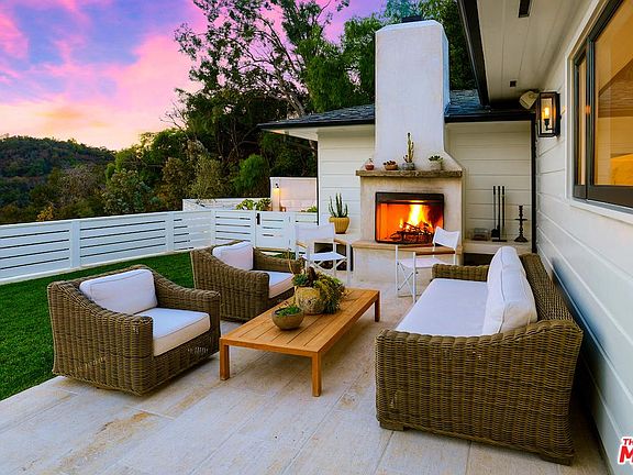 4th image of 12754 Mulholland Dr