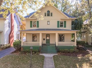 1513 E Grove St, Bloomington, IL 61701