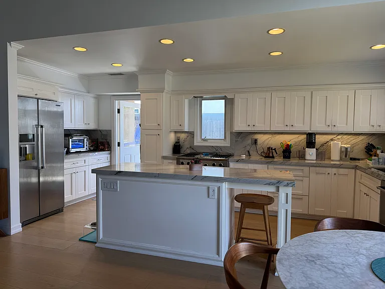1740 Mathews Ave — Photo 7