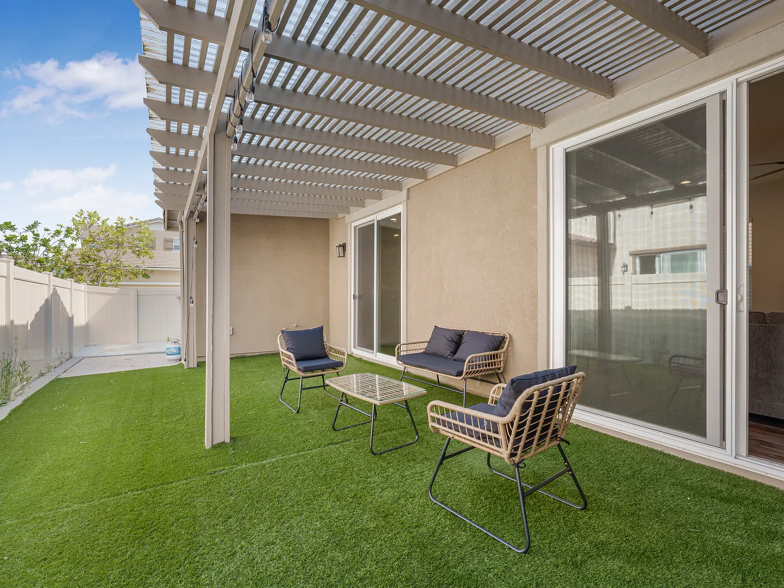 4 bed, 2321 sqft, $7,499 — Photo 4